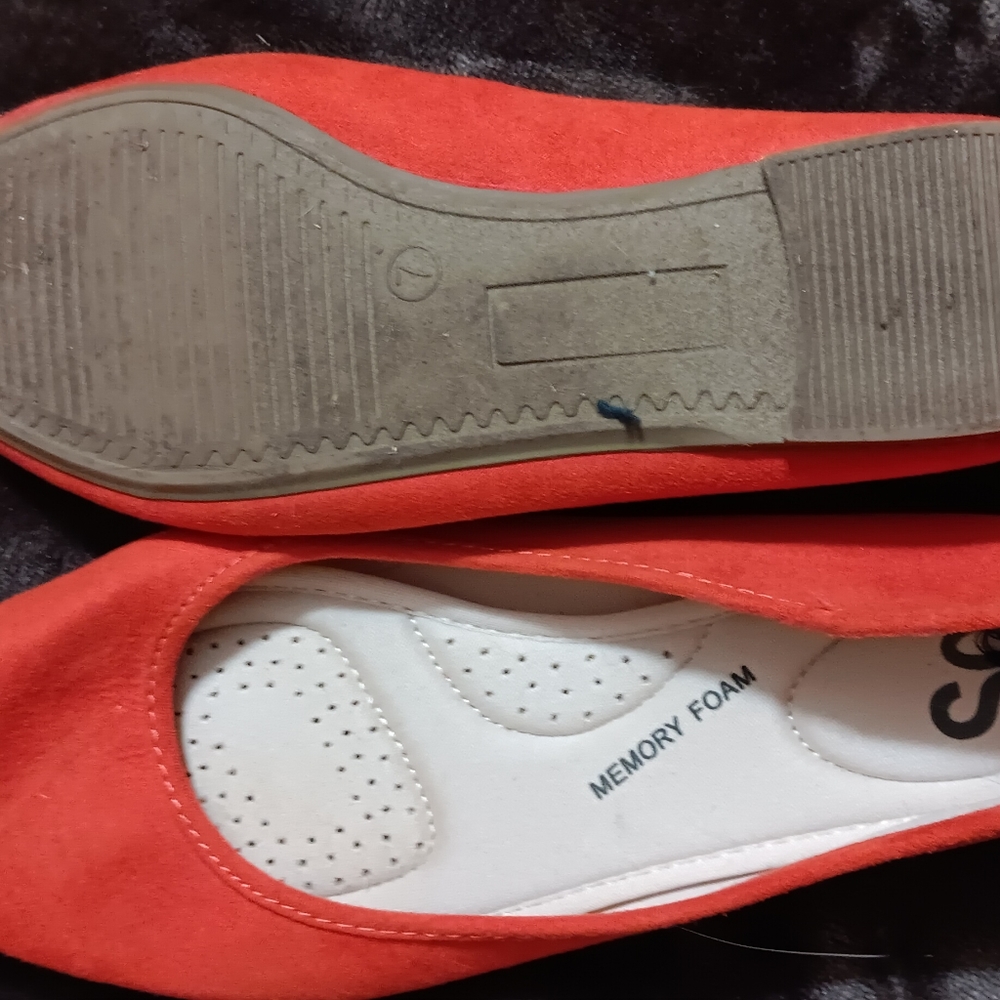 OS, Orange flats. - Picture 4 of 5